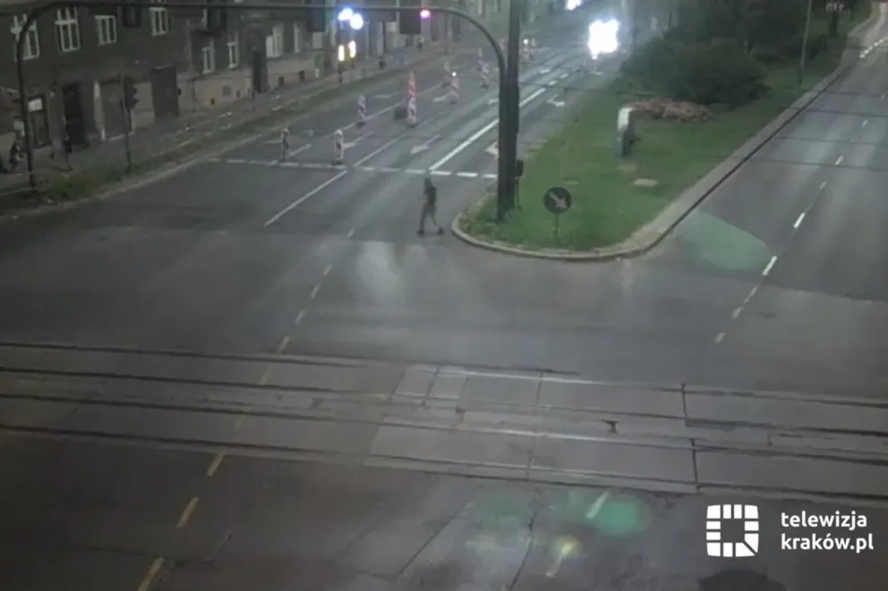 Policja ustala personalia pieszego, którego widać na nagraniu wypadku przy moście Dębnickim